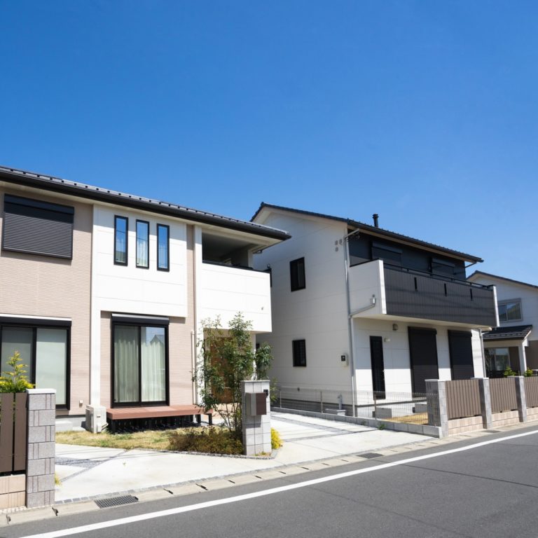 道路沿い 家　外構
