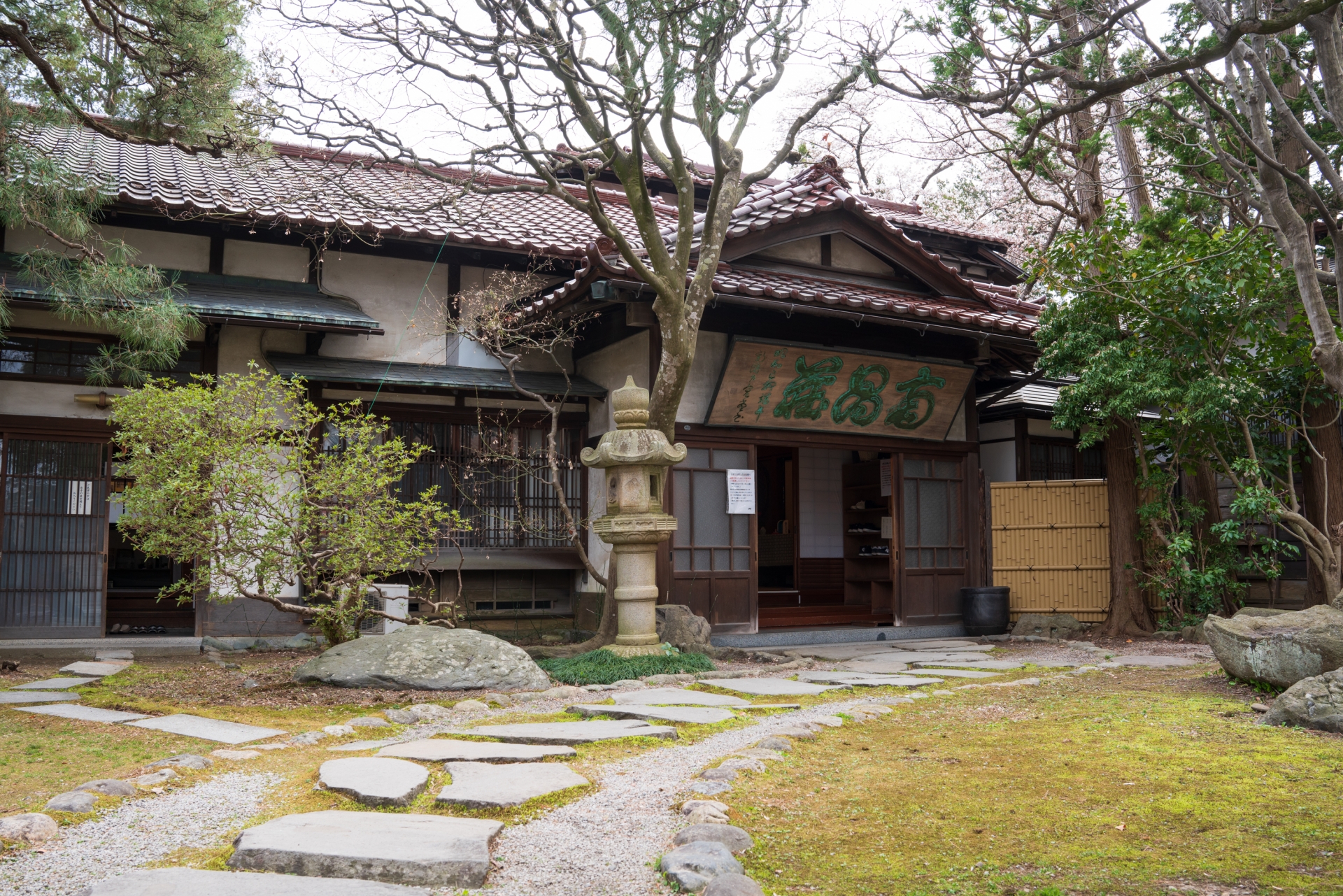 玄関　和風建築シリーズ４ 玄関 (和風建築シリーズ) | 和風建築社 | 建設・土木 | Kindle
