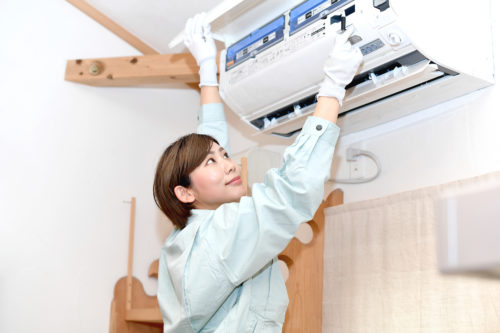 お掃除機能付き家庭用エアコン
